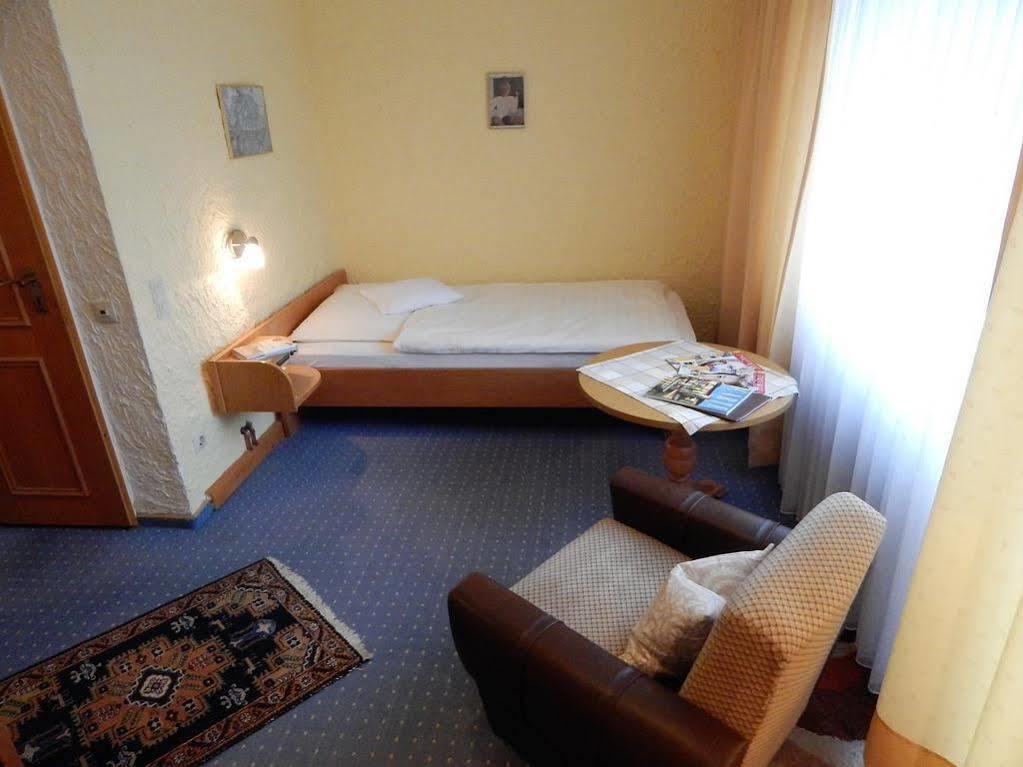Hotel Land-gut-hotel Zum Alten Forsthaus - Aufladestation Fuer Elektroautos 4*